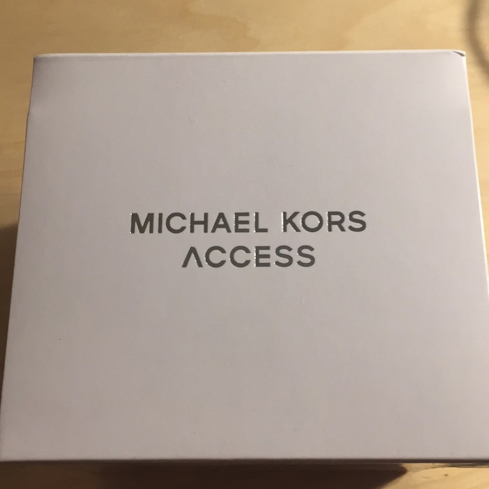 Michael Kors Access Smartwatch - Picture 2 of 3